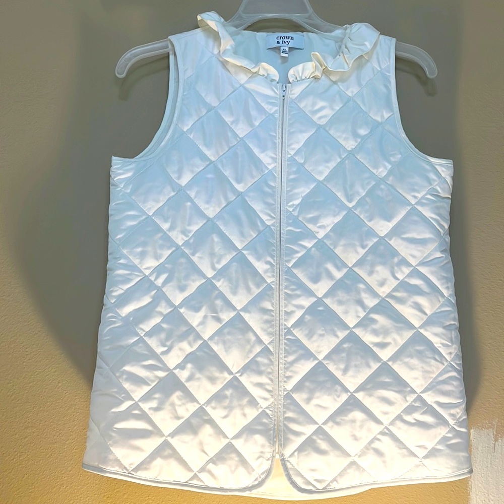White vest, the most adorable ruffled collar, in perfect condition never worn